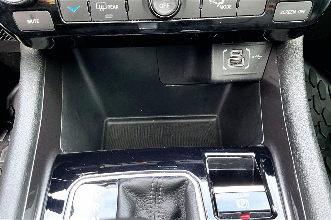 Certified 2024 Jeep Compass Latitude w/ Sun and Sound Group image 17