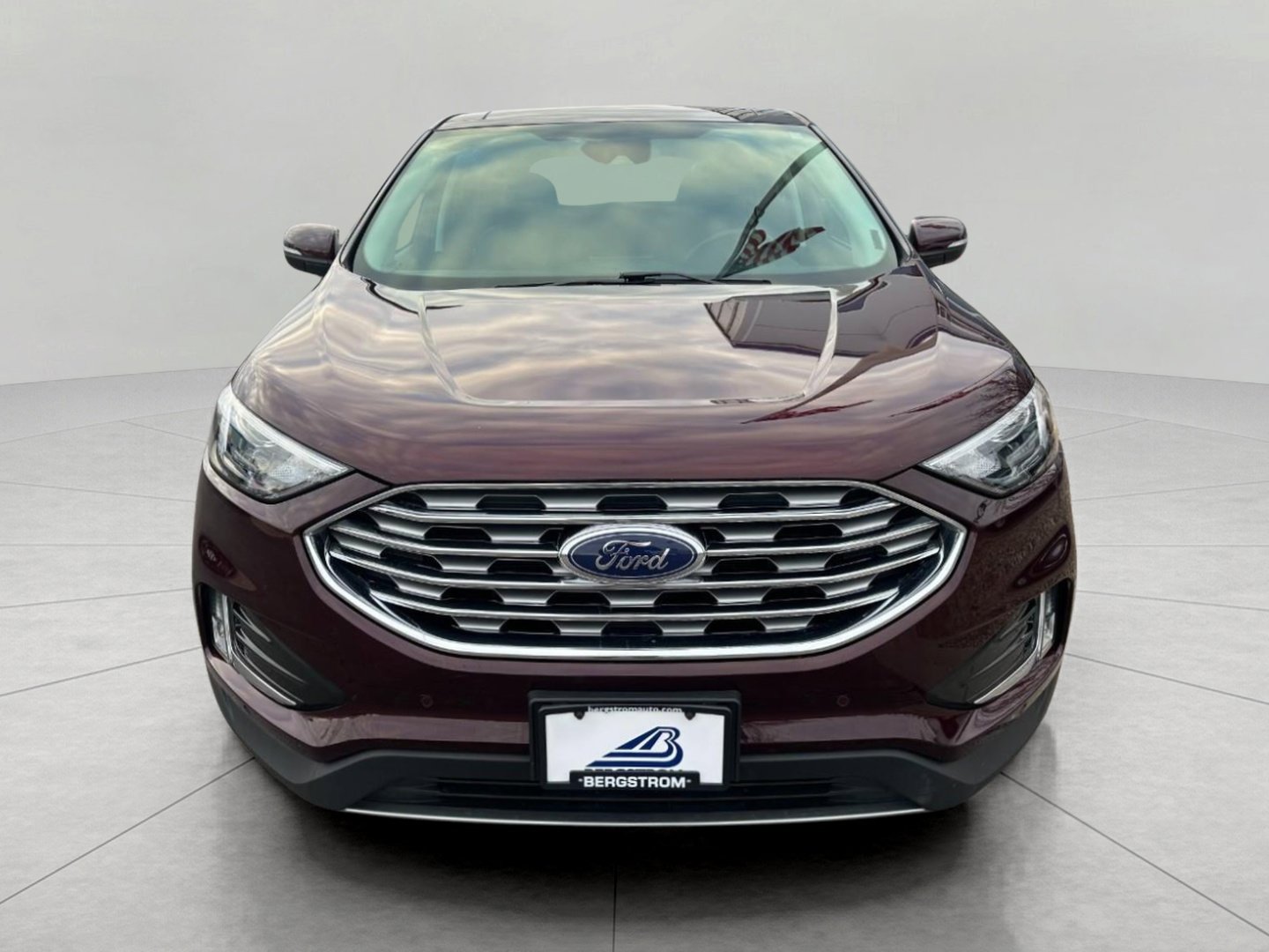 Used 2022 Ford Edge Titanium AWD/4WD image 2