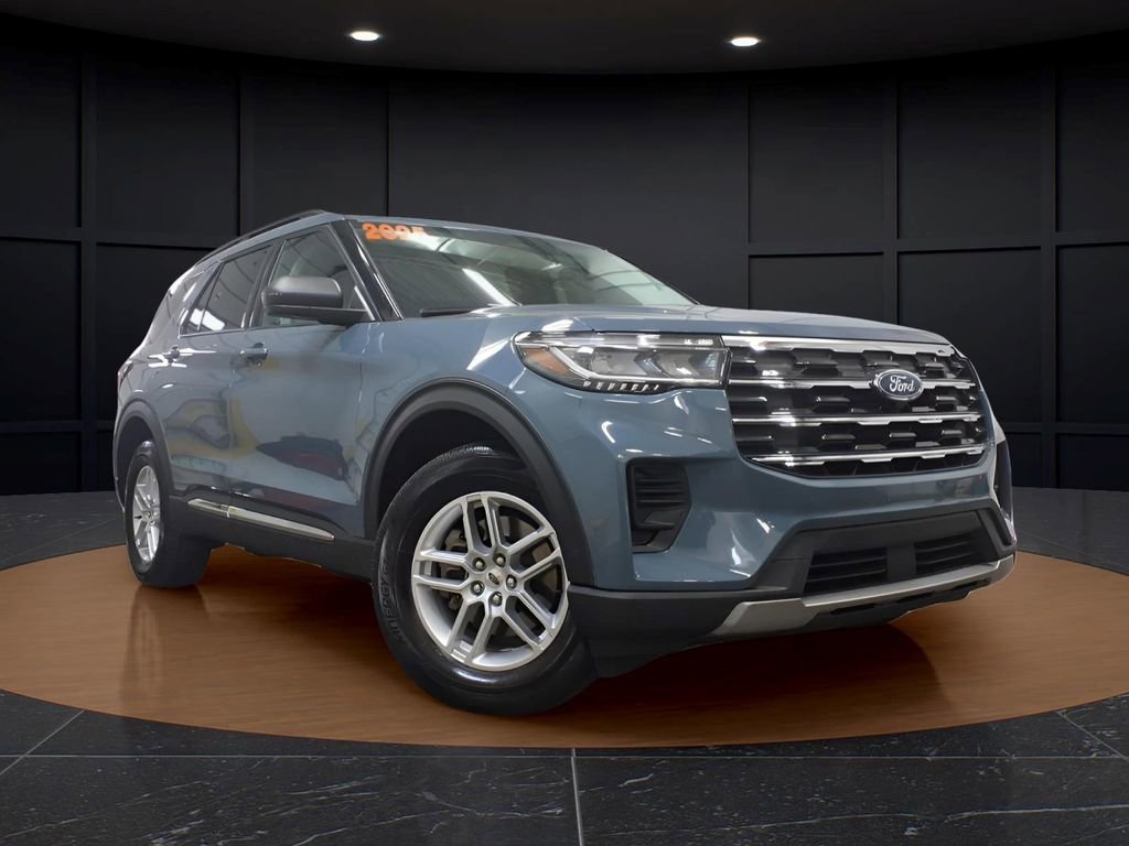Used 2025 Ford Explorer Active AWD/4WD image 1