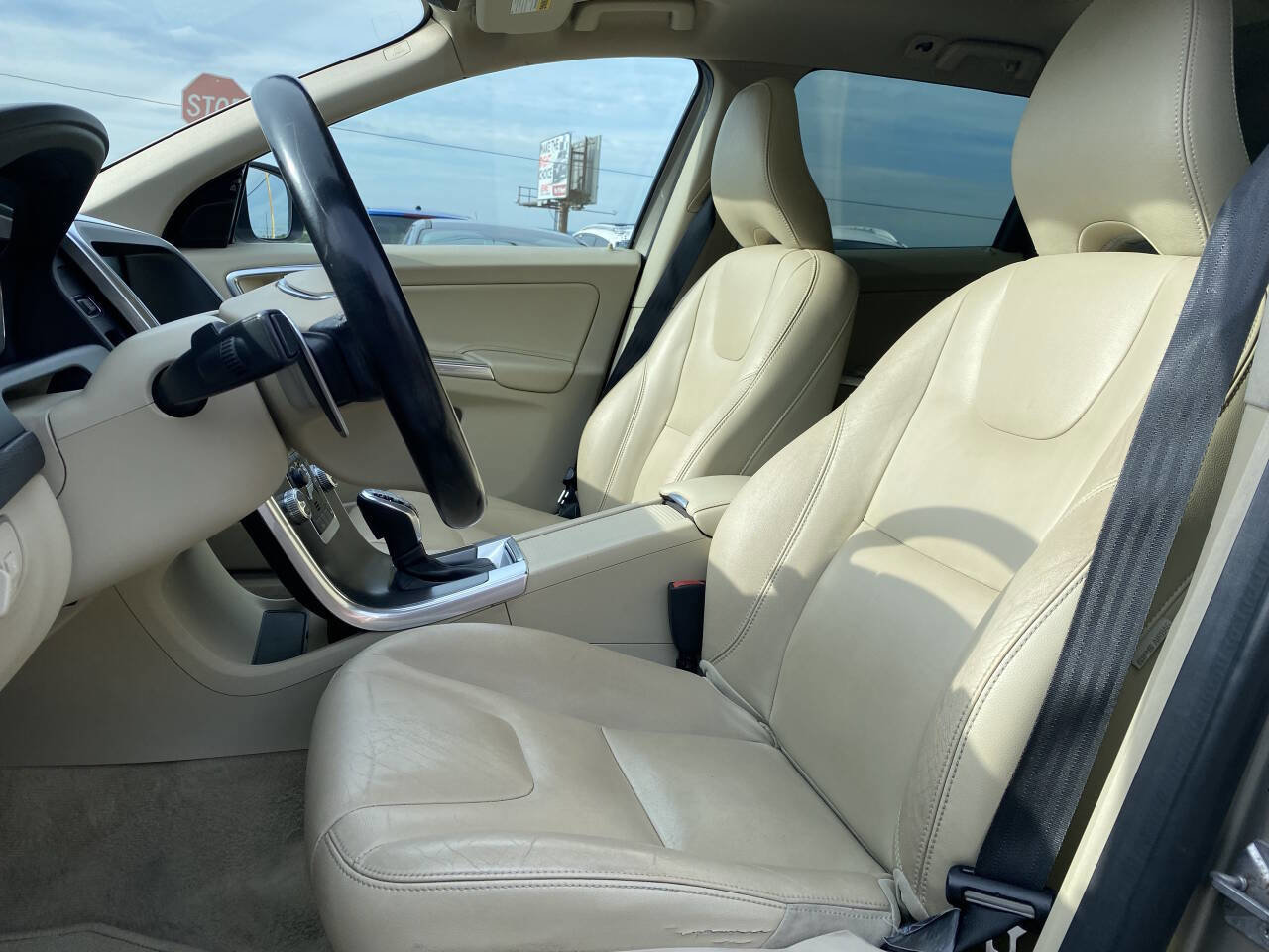 Used 2015 Volvo XC60 T6 w/ Proximity Package AWD/4WD image 12