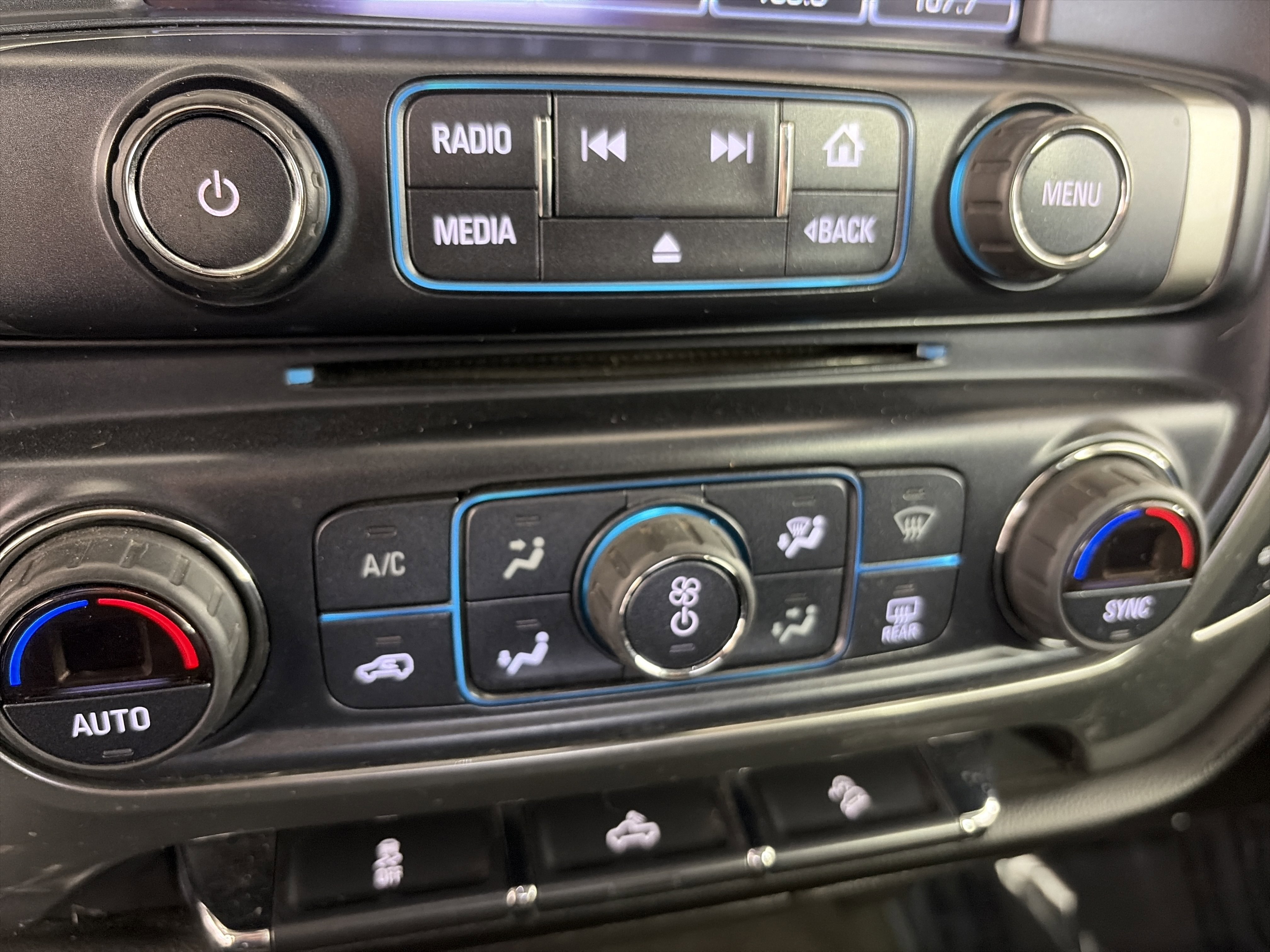 Used 2018 Chevrolet Silverado 1500 LT w/ All Star Edition AWD/4WD image 24