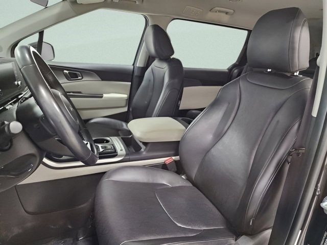 Used 2023 Kia Carnival LX FWD image 17