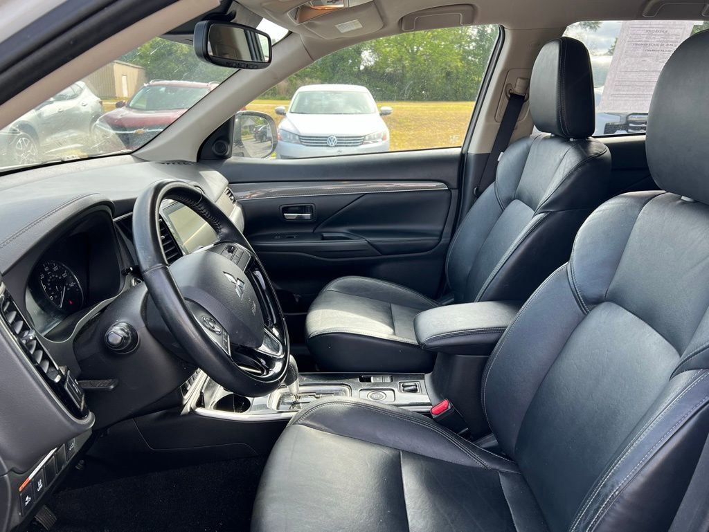 Used 2020 Mitsubishi Outlander AWD image 4