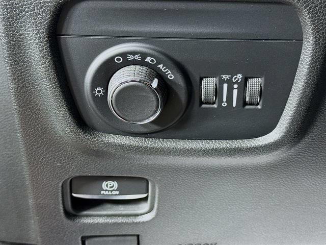 Used 2023 Jeep Grand Cherokee Laredo AWD/4WD image 10