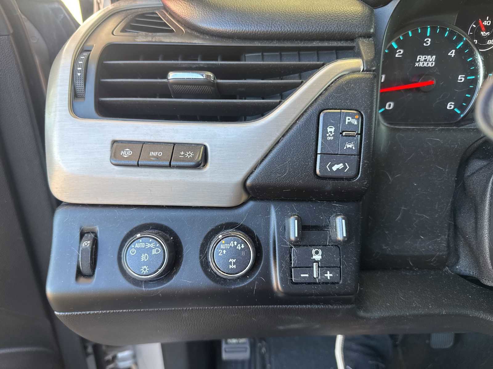 Used 2019 GMC Yukon XL Denali image 9