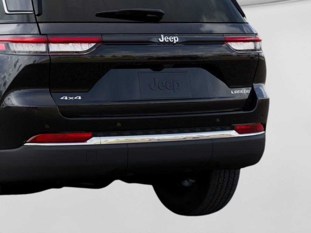 New 2025 Jeep Grand Cherokee Laredo AWD/4WD image 13