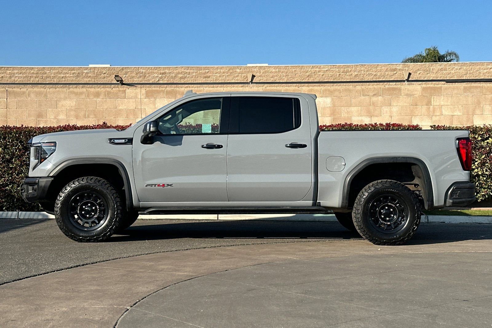 Certified 2024 GMC Sierra 1500 AT4X w/ AT4X AEV Edition image 7