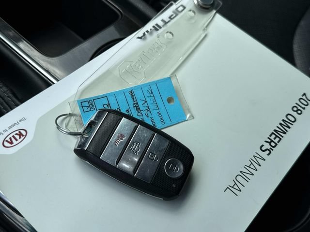 Used 2018 Kia Optima EX w/ Premium Package FWD image 4
