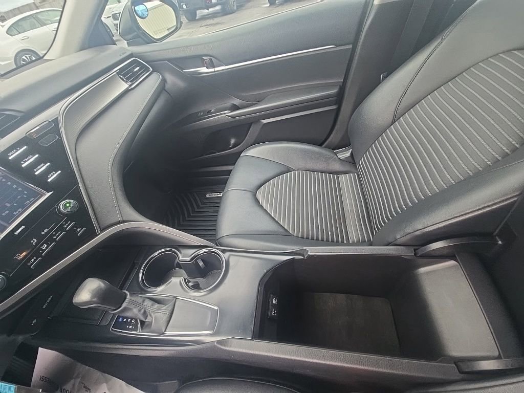 Used 2020 Toyota Camry SE image 18