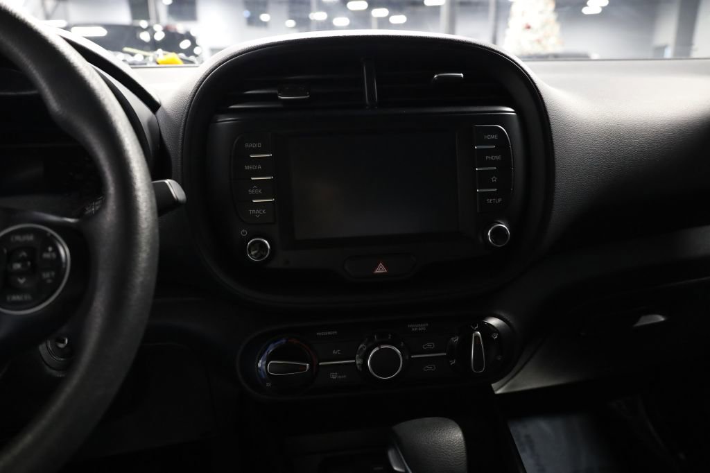 Used 2021 Kia Soul LX image 24