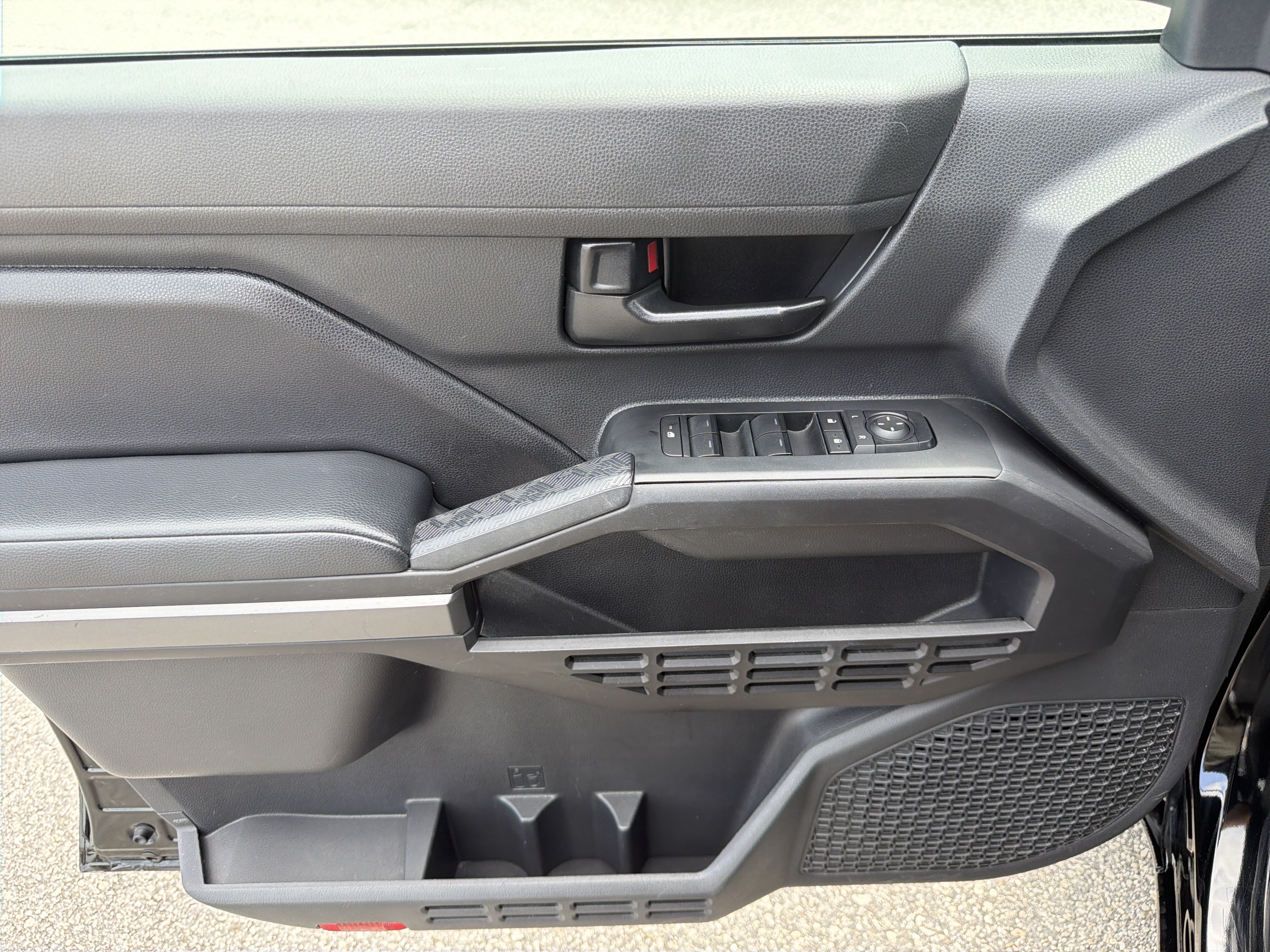 Certified 2024 Toyota Tacoma SR5 AWD/4WD image 20