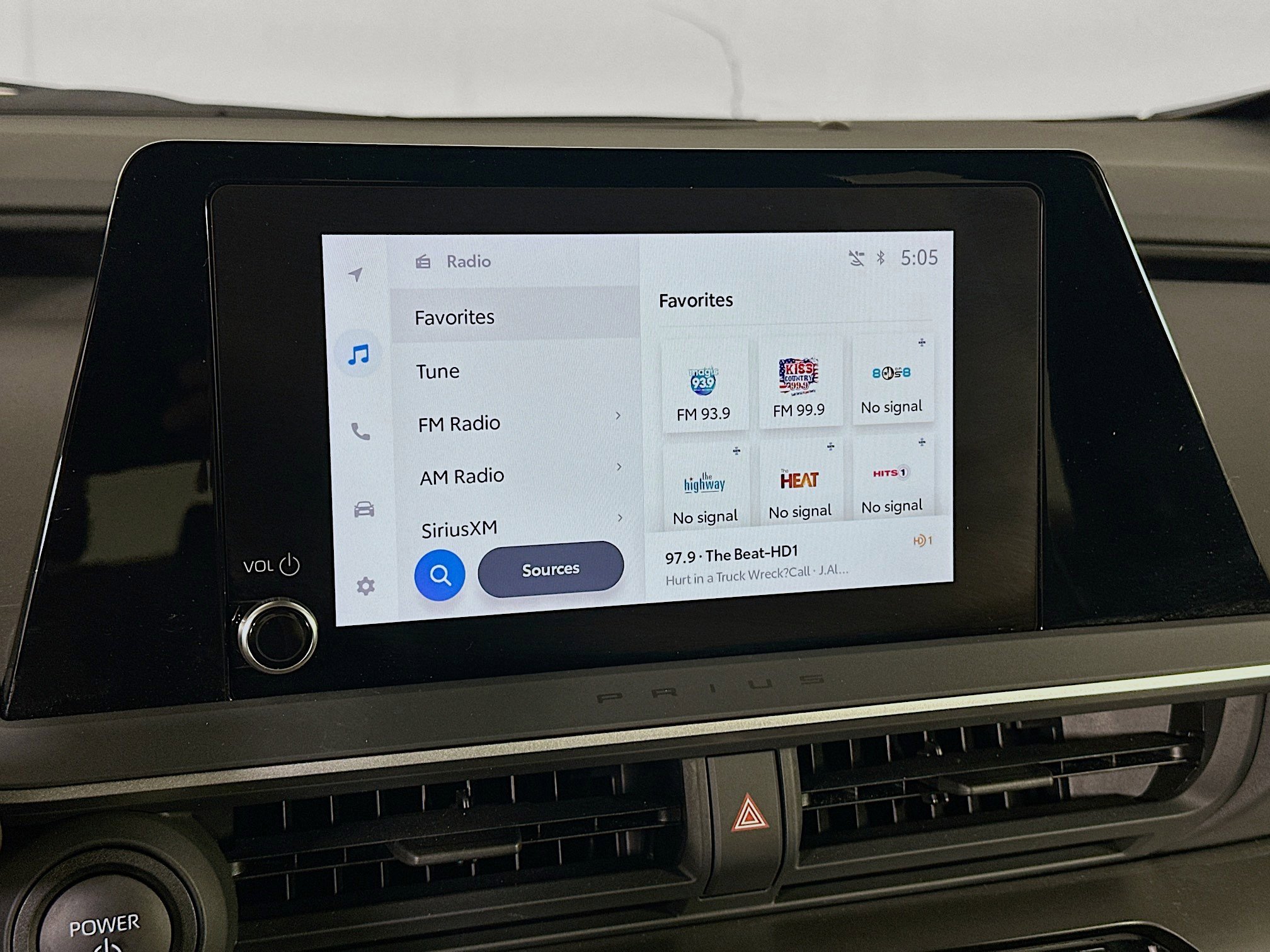 Used 2025 Toyota Prius LE FWD image 21