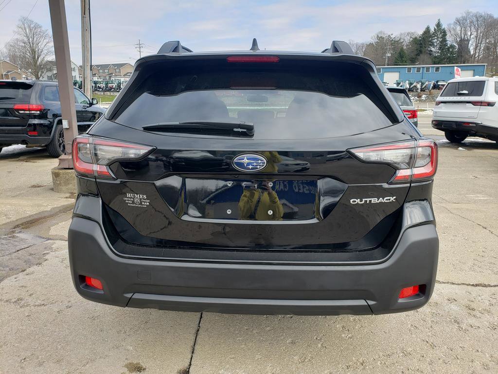 Used 2023 Subaru Outback Premium image 4