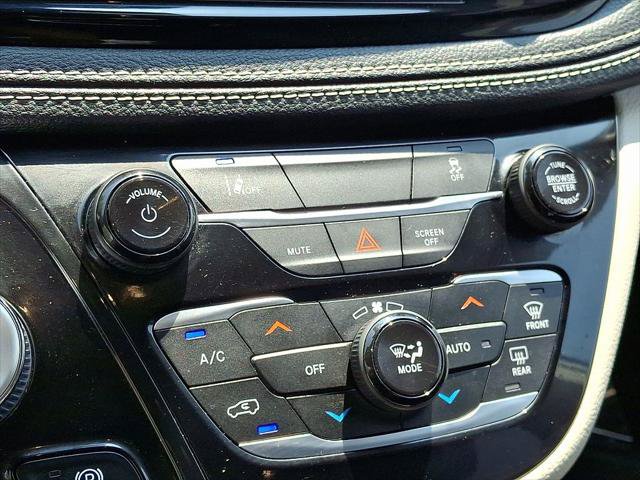 Certified 2022 Chrysler Pacifica Touring-L FWD image 16
