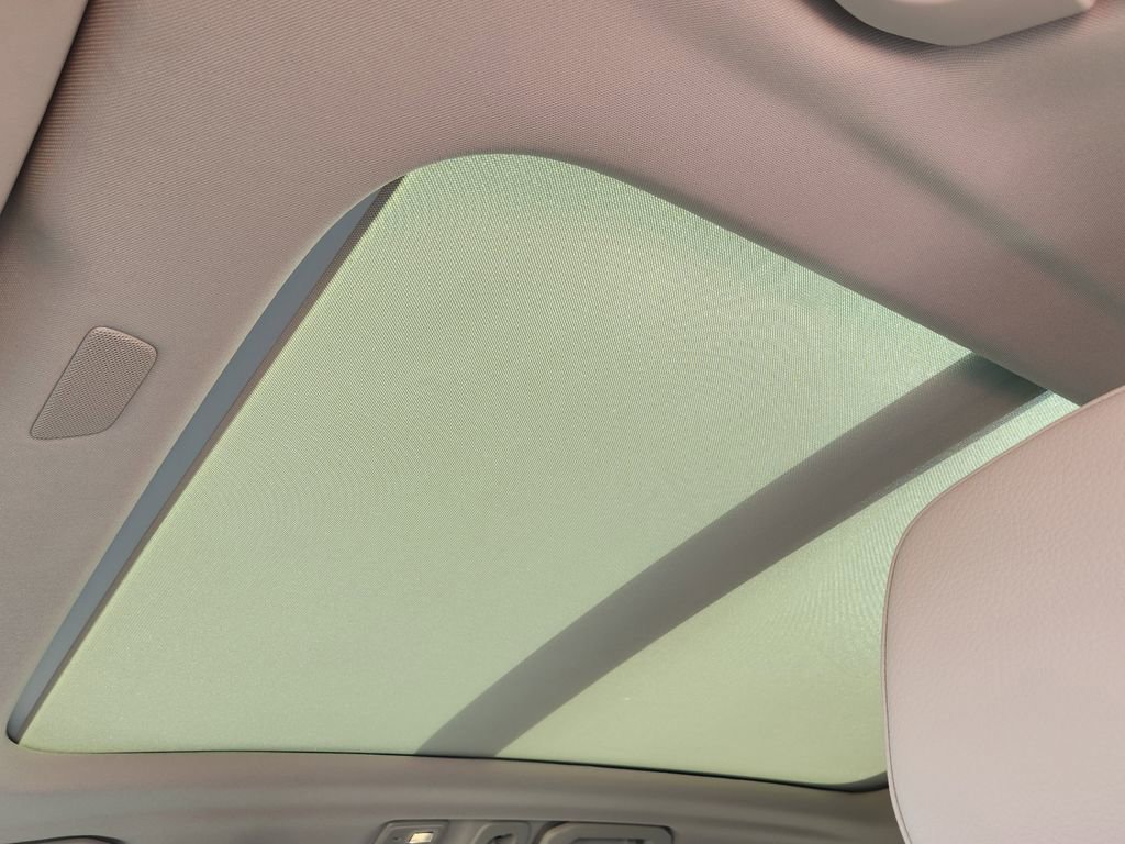 Used 2022 Volvo XC60 B5 Momentum AWD/4WD image 14