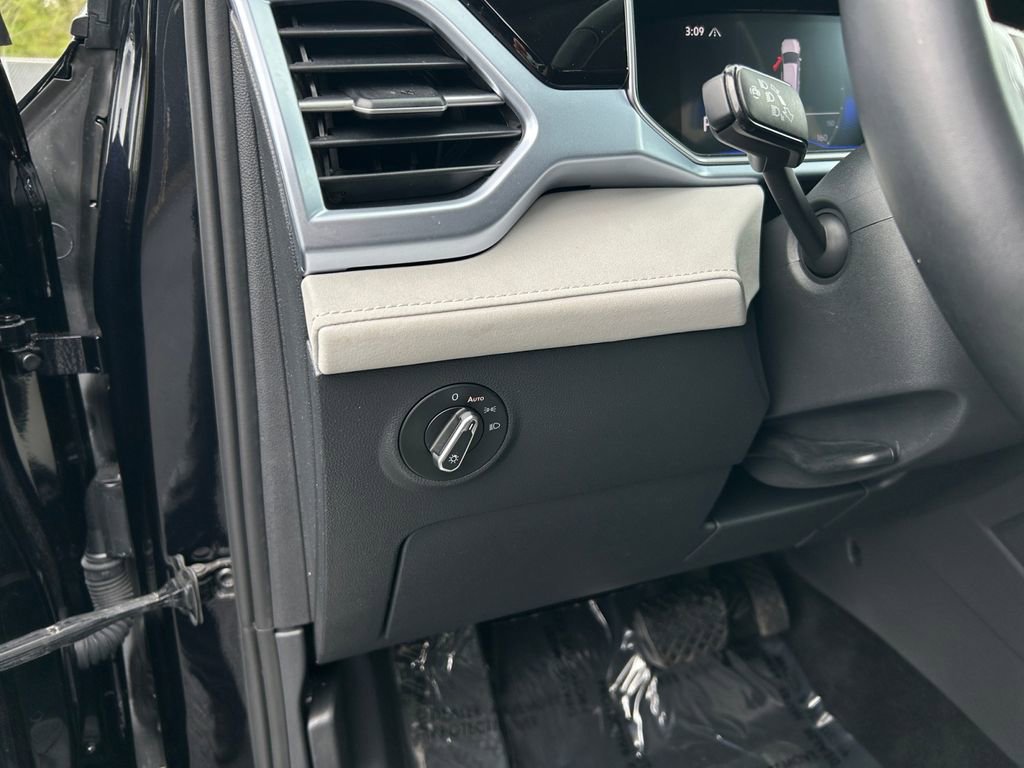 Used 2025 Volkswagen Taos SE AWD/4WD image 19