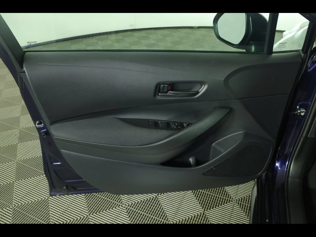 Used 2025 Toyota Corolla LE FWD image 18