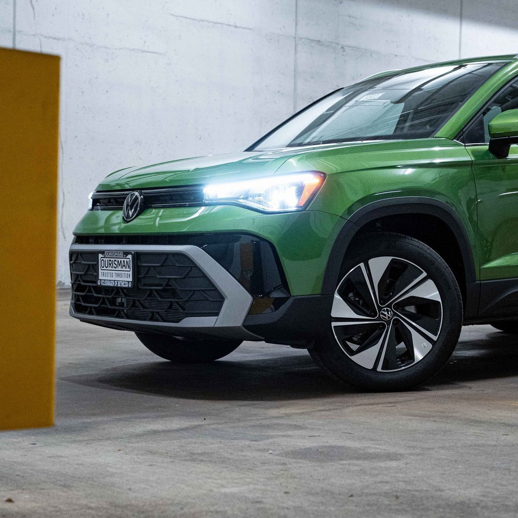 New 2025 Volkswagen Taos SE image 2