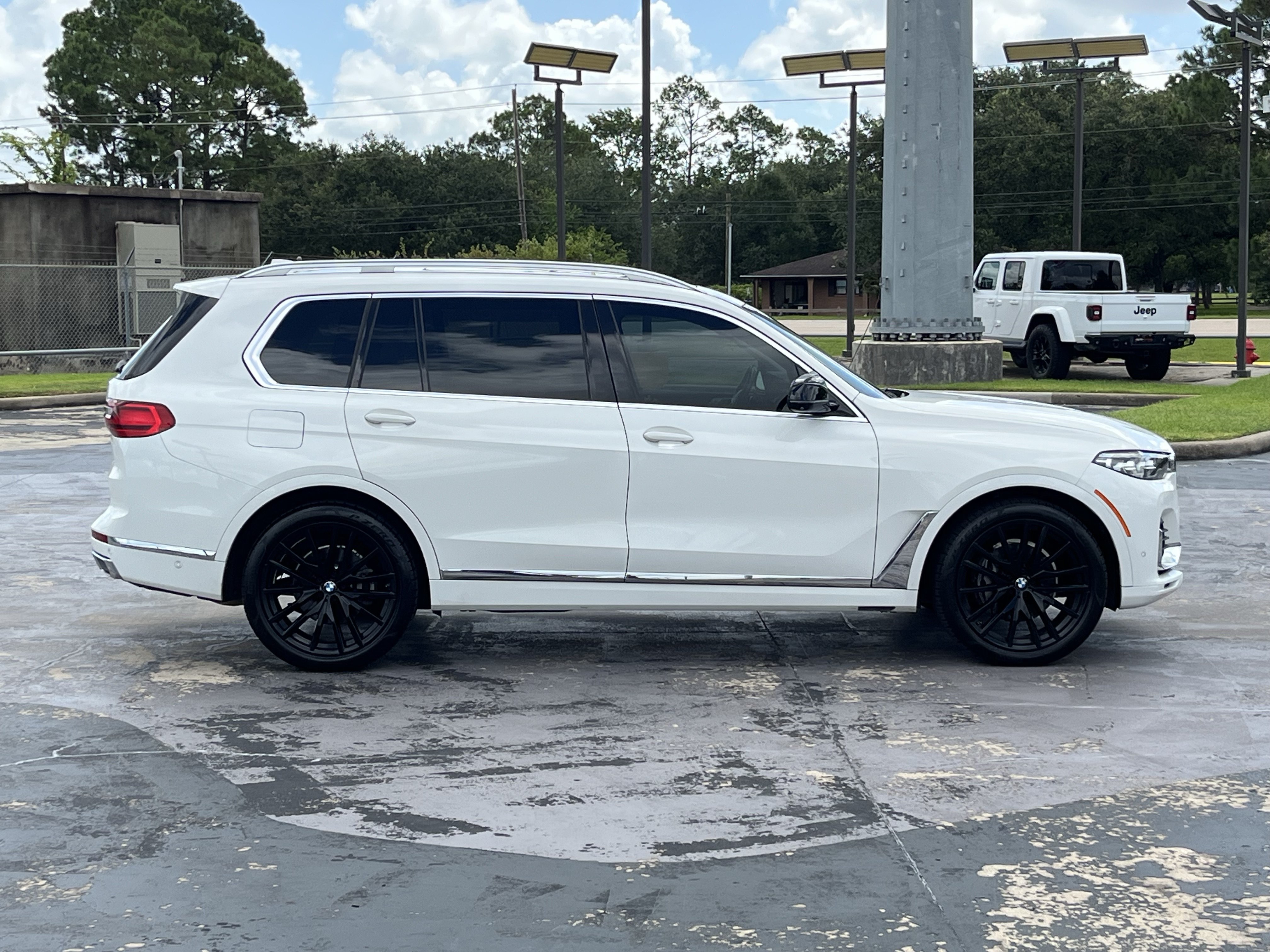 Used 2020 BMW X7 xDrive40i w/ Premium Package AWD/4WD image 14