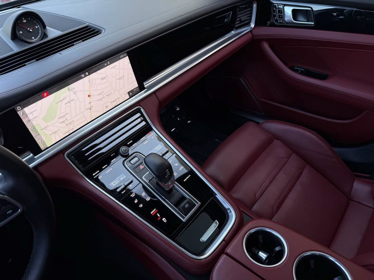 Used 2018 Porsche Panamera image 16