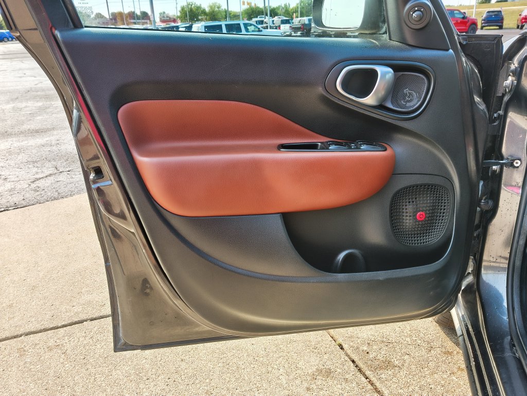 Used 2014 FIAT 500L Trekking w/ Popular Equipment Group FWD image 13