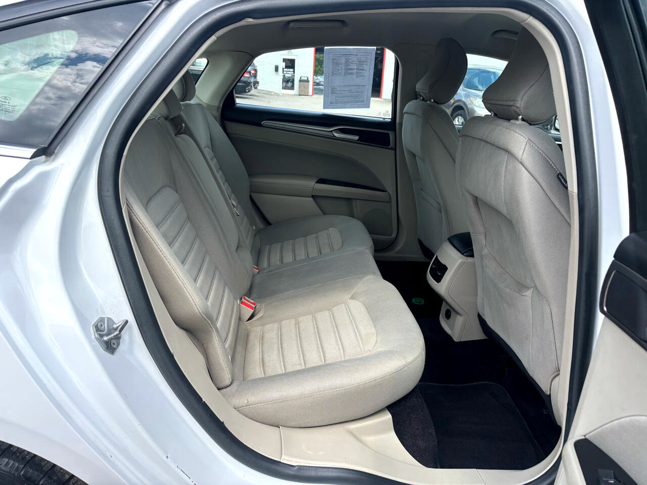 Used 2019 Ford Fusion SE image 12