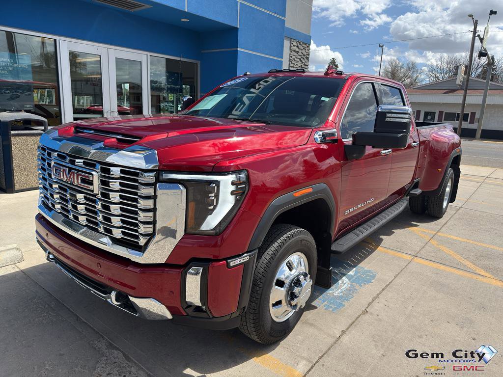 Used 2024 GMC Sierra 3500 Denali w/ Denali Reserve Package AWD/4WD image 2