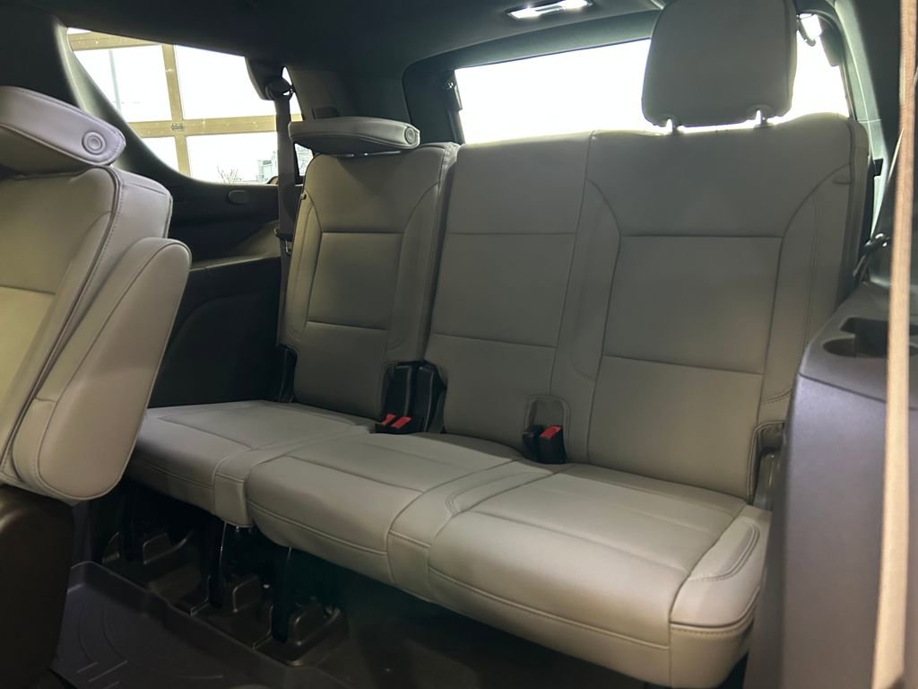 Used 2023 GMC Yukon SLT w/ SLT Luxury Package image 24
