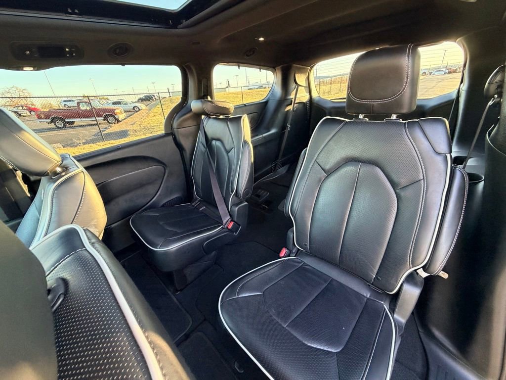 Used 2025 Chrysler Pacifica Limited image 22
