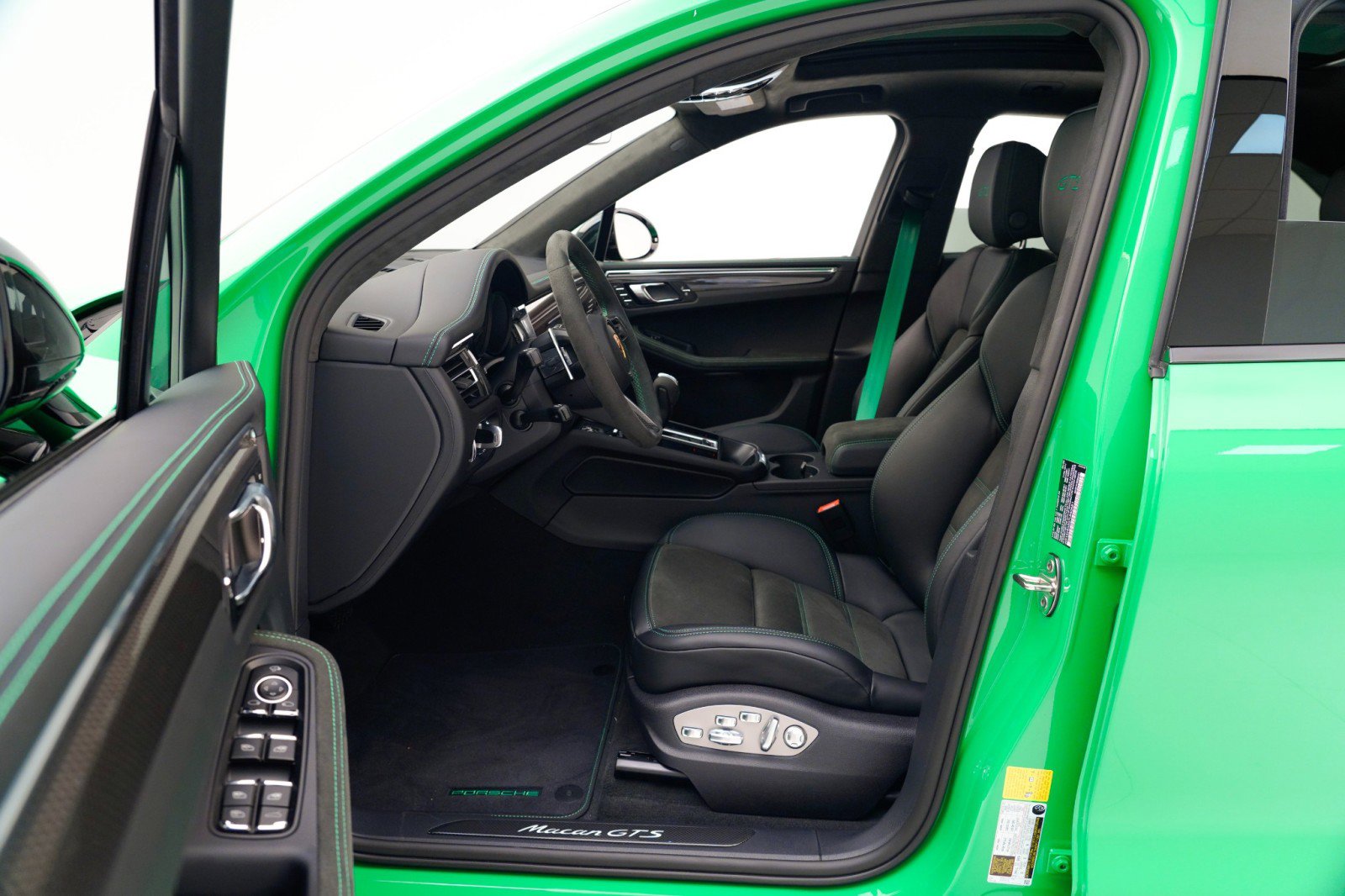 New 2026 Porsche Macan GTS image 20
