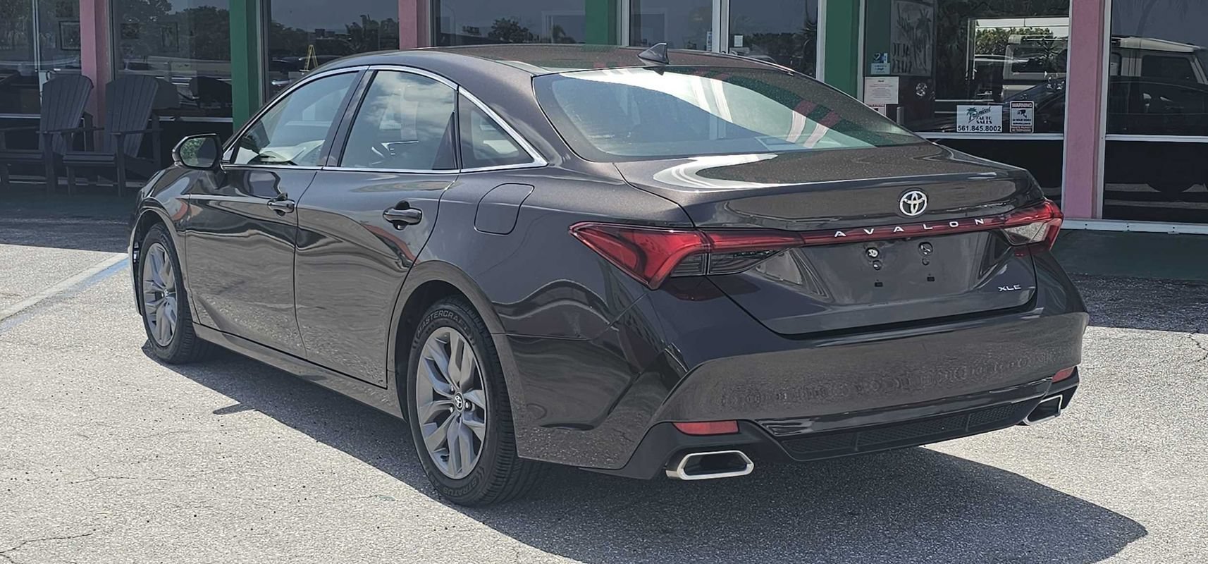 Used 2019 Toyota Avalon XLE w/ Moonroof Package FWD image 3