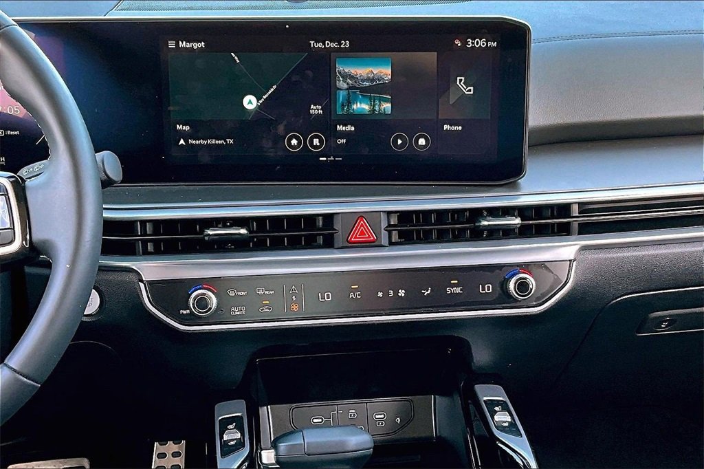 Used 2025 Kia Sorento SX image 6
