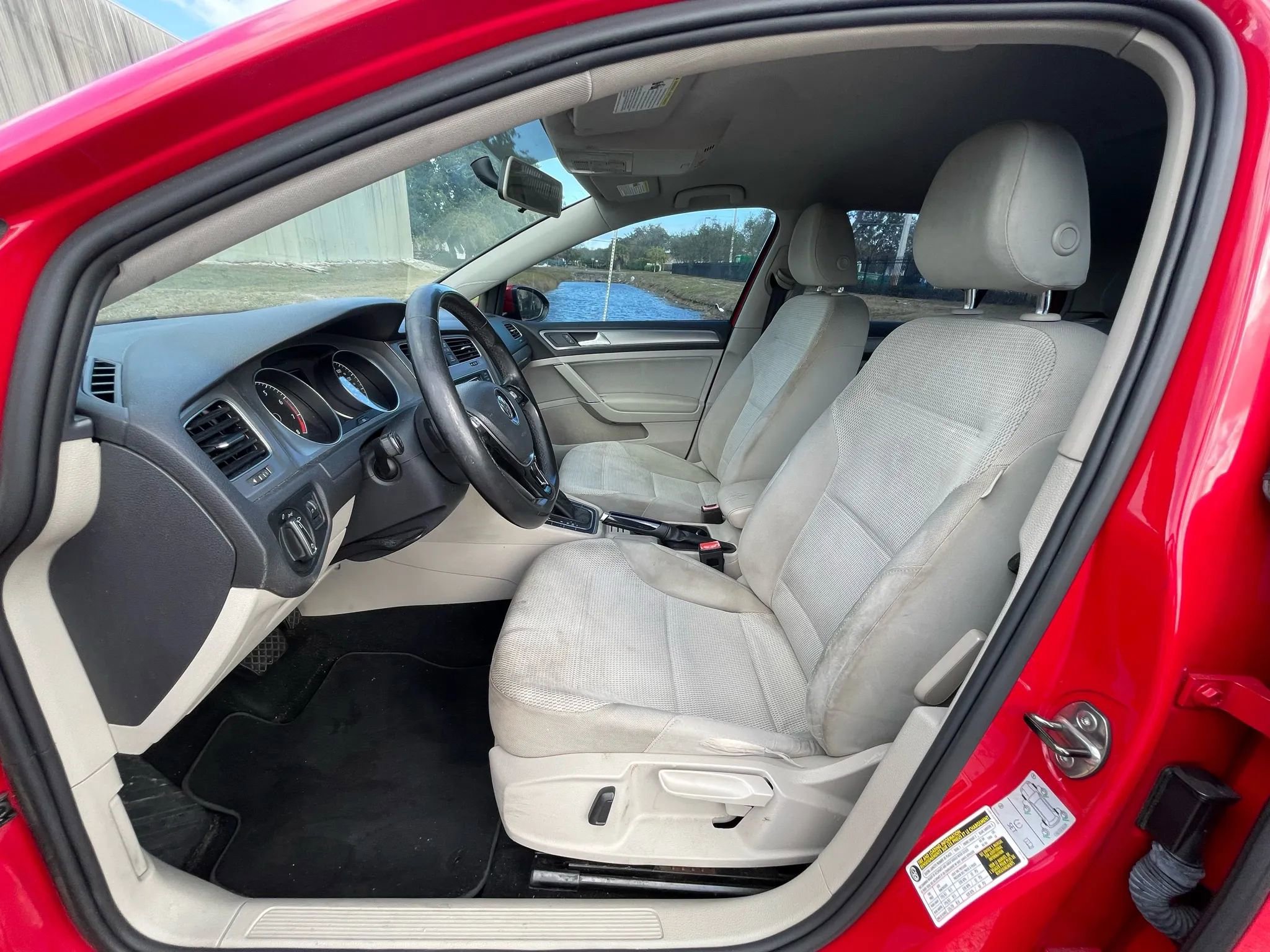 Used 2016 Volkswagen Golf S image 29