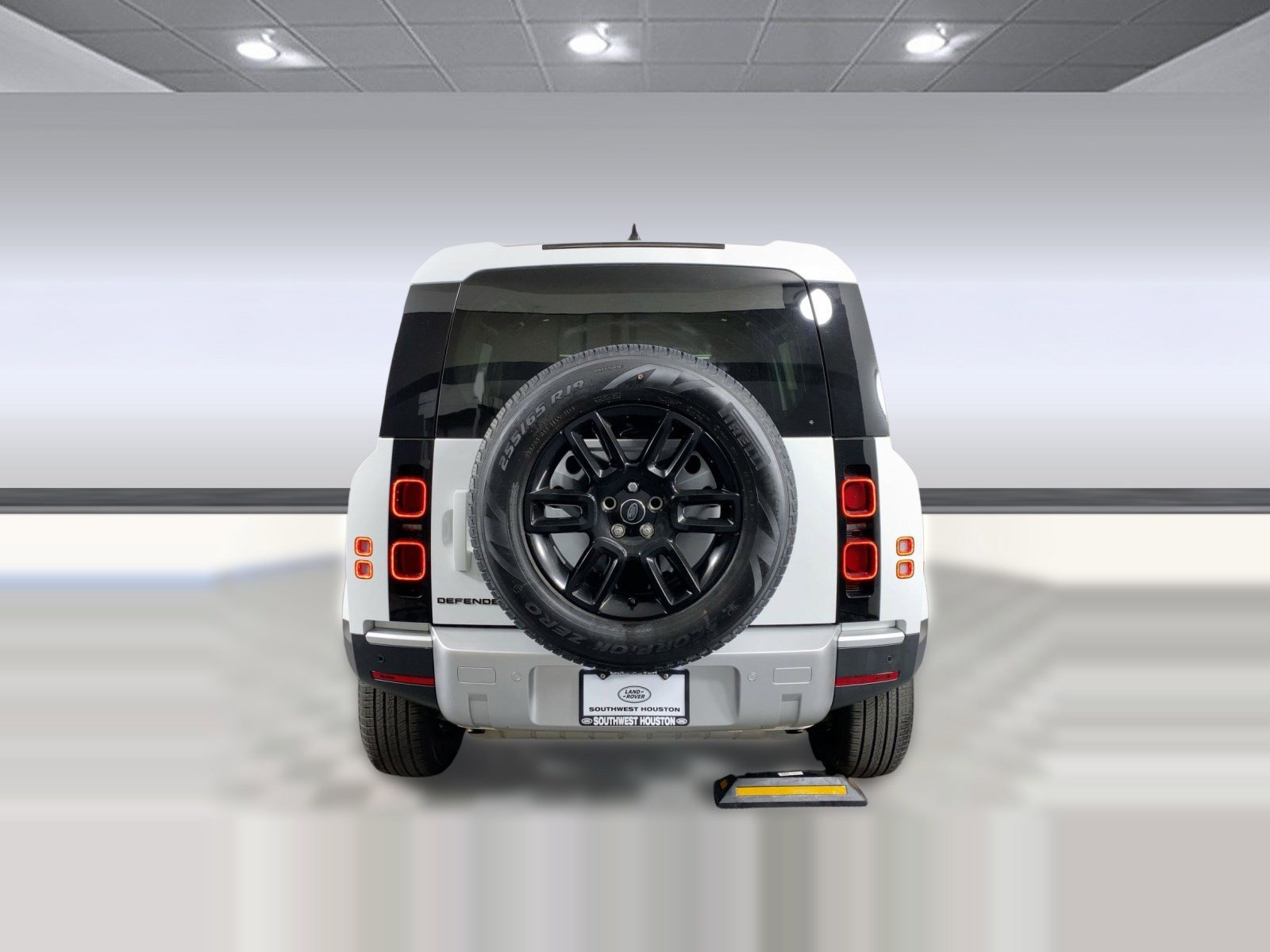 Used 2025 Land Rover Defender 110 S image 8