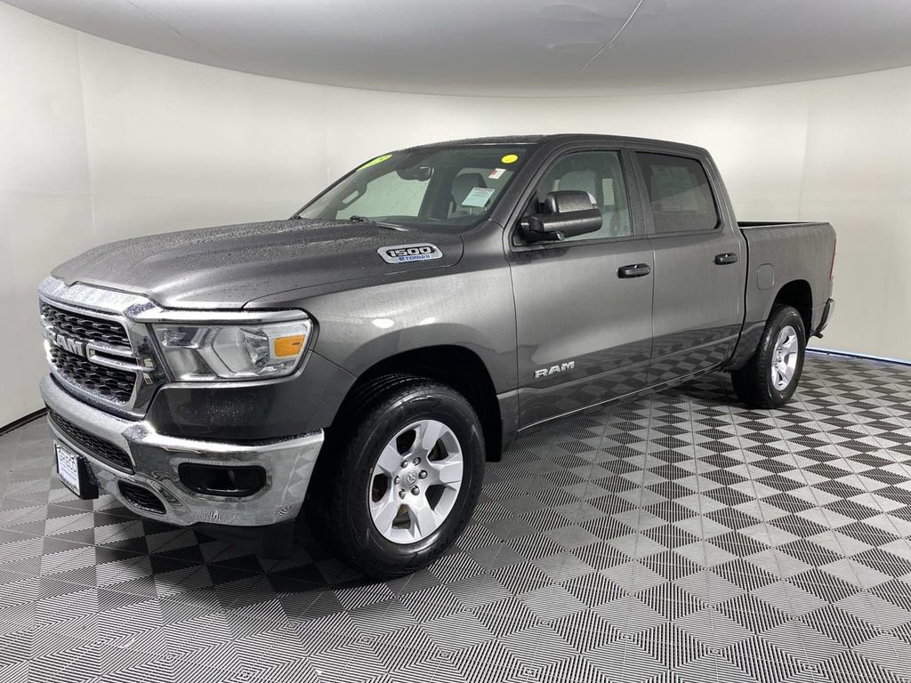 Used 2023 RAM 1500 4x4 Crew Cab image 4