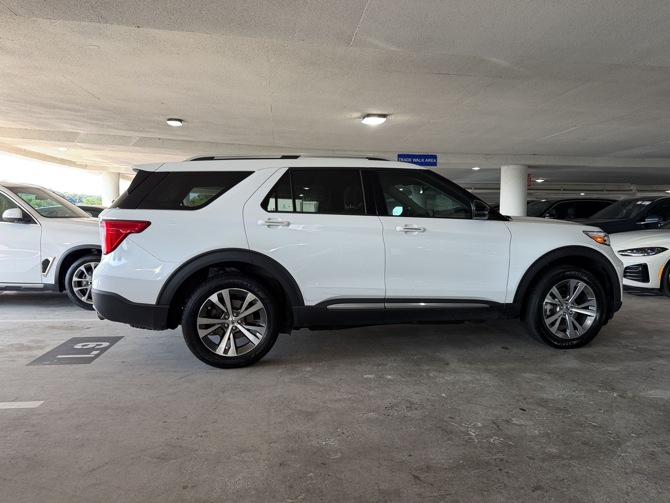 Used 2020 Ford Explorer Platinum w/ Premium Technology Package AWD/4WD image 7