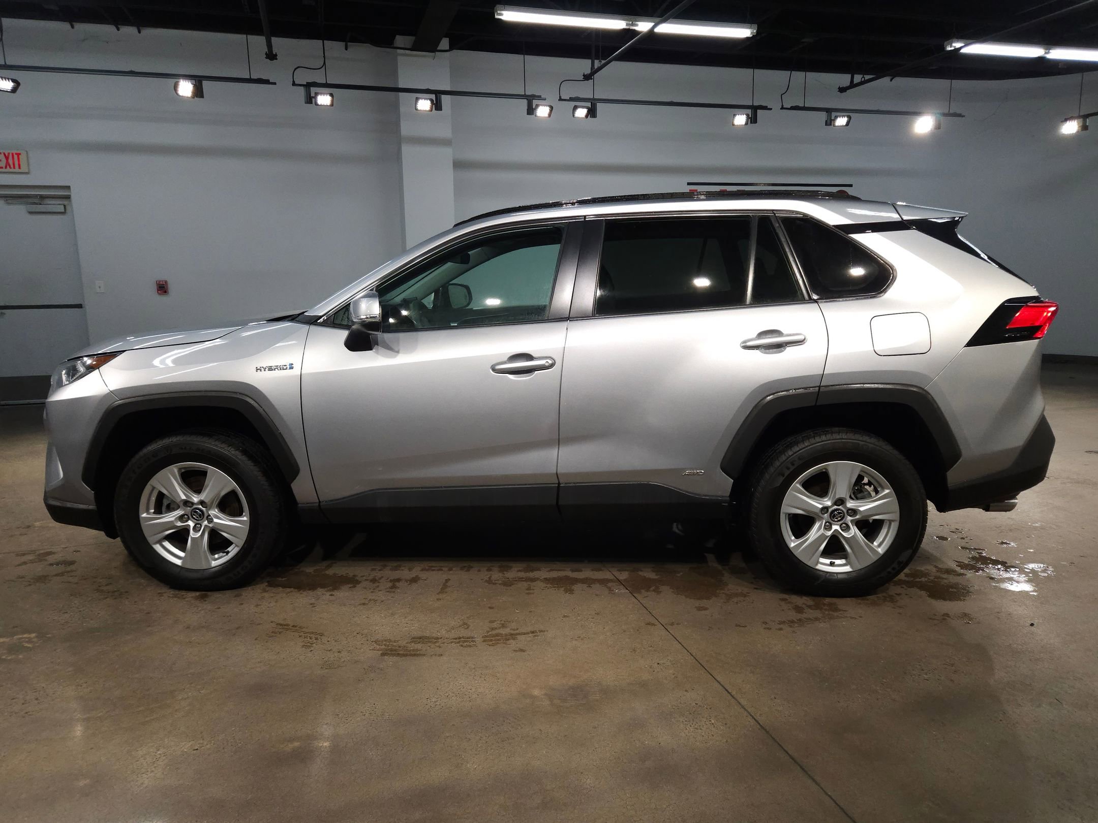 Used 2020 Toyota RAV4 XLE w/ Convenience Package image 4