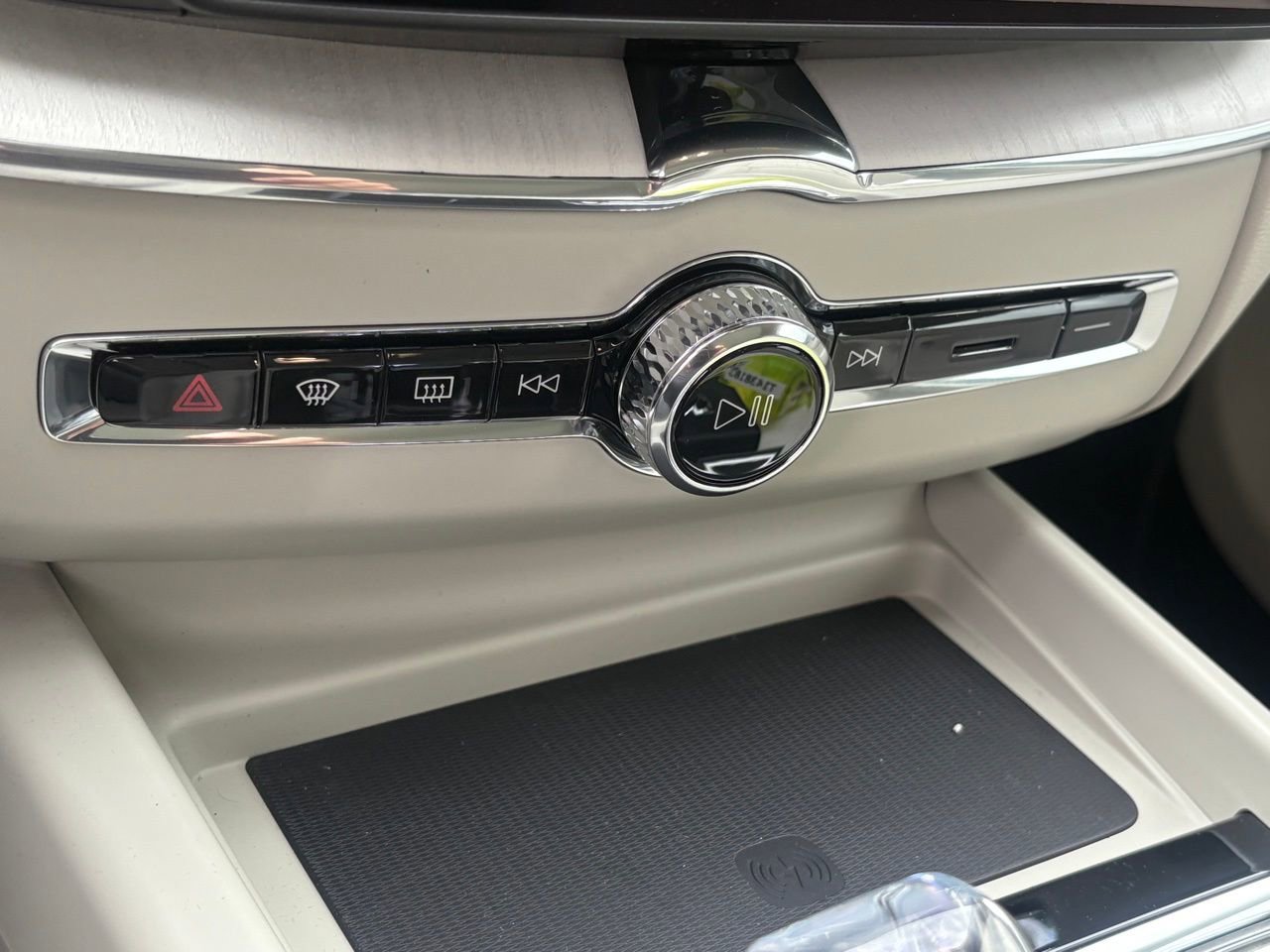New 2026 Volvo XC60 B5 Ultra w/ Protection Package Premier image 18
