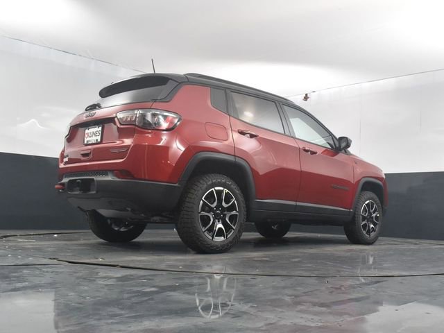 New 2026 Jeep Compass Trailhawk w/ Sun, Sound & Navigation Group AWD/4WD image 48