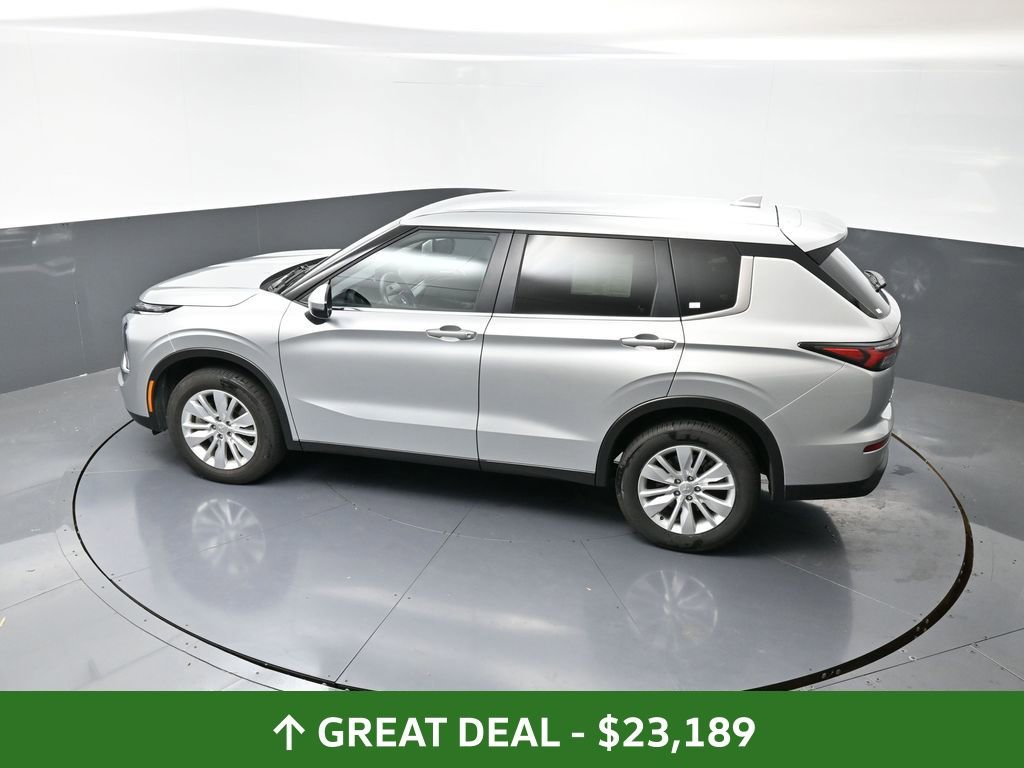Used 2025 Mitsubishi Outlander ES image 45