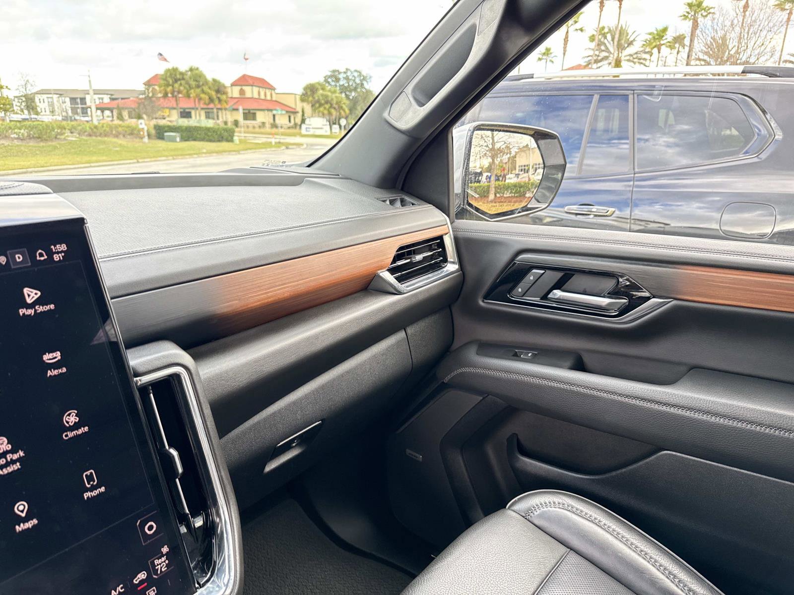 Used 2025 GMC Yukon XL Denali image 24