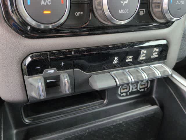 Used 2022 RAM 1500 Big Horn AWD/4WD image 40