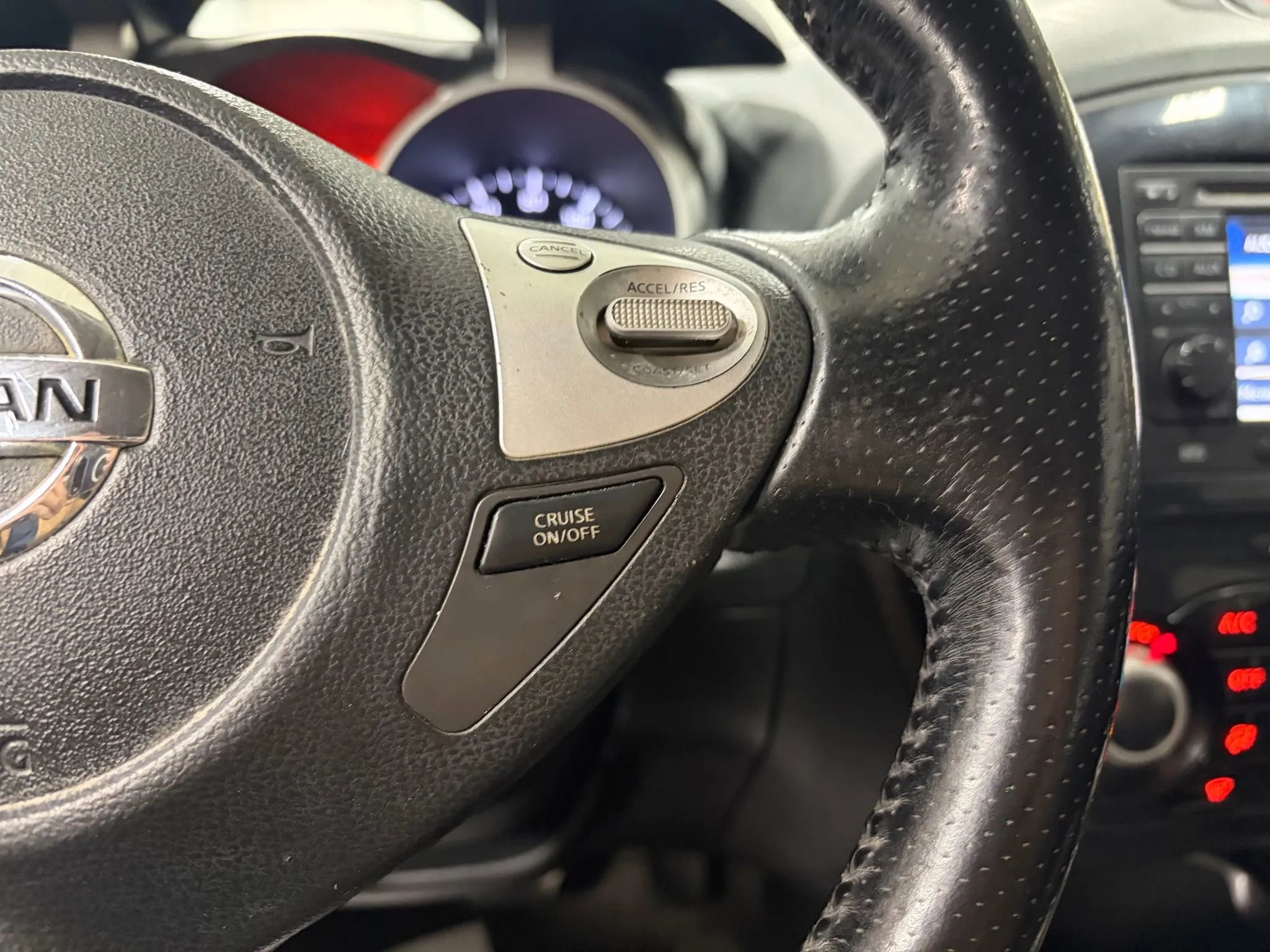 Used 2011 Nissan Juke SL image 32