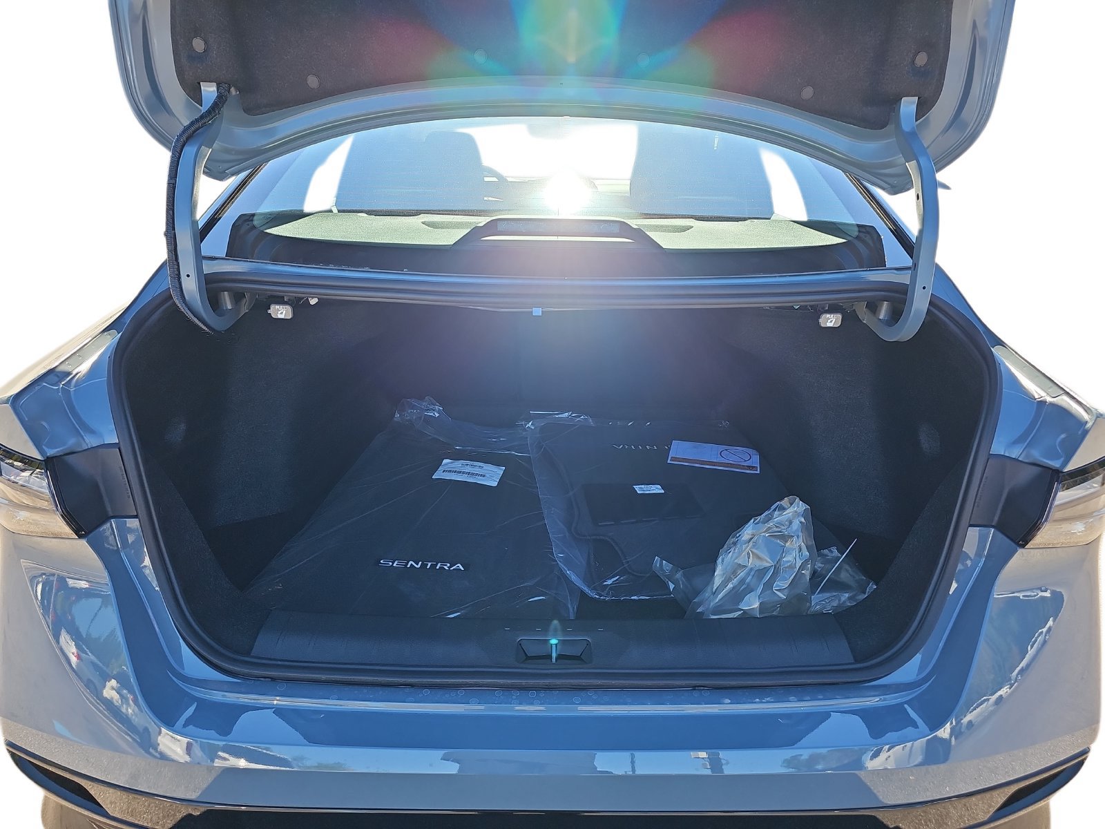 New 2027 Nissan Sentra SR w/ SR Premium Package FWD image 29