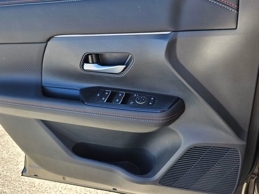 New 2026 Nissan Kicks SR image 28