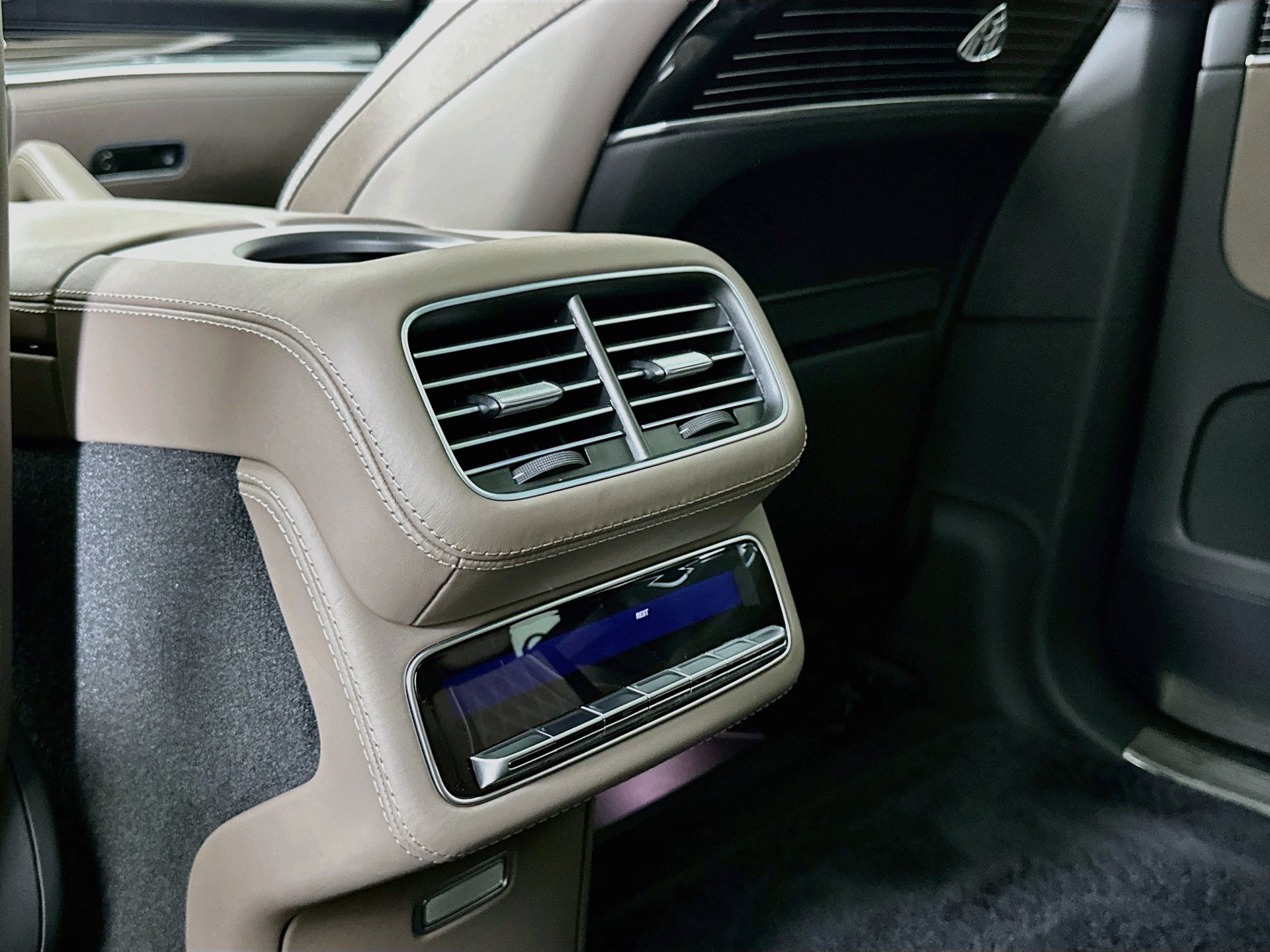 New 2026 Mercedes-Benz Maybach GLS 600 4MATIC image 28