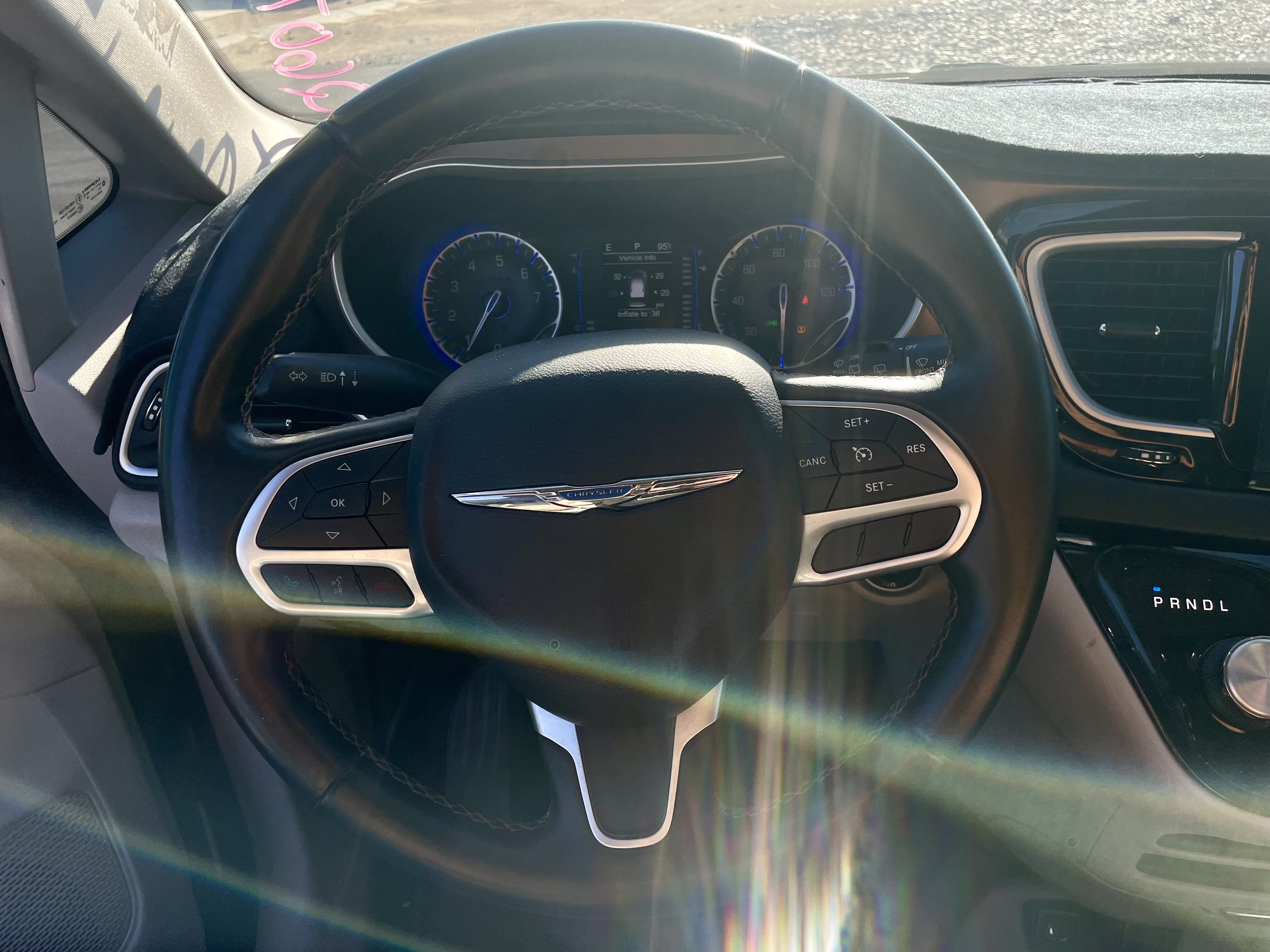 Used 2017 Chrysler Pacifica Touring-L FWD image 12