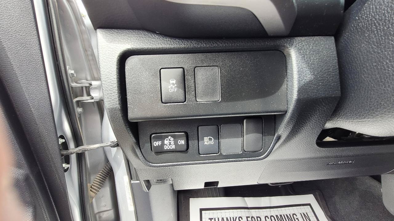 Used 2020 Toyota Tacoma SR5 AWD/4WD image 28