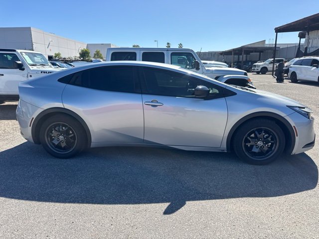 Used 2024 Toyota Prius LE FWD image 4