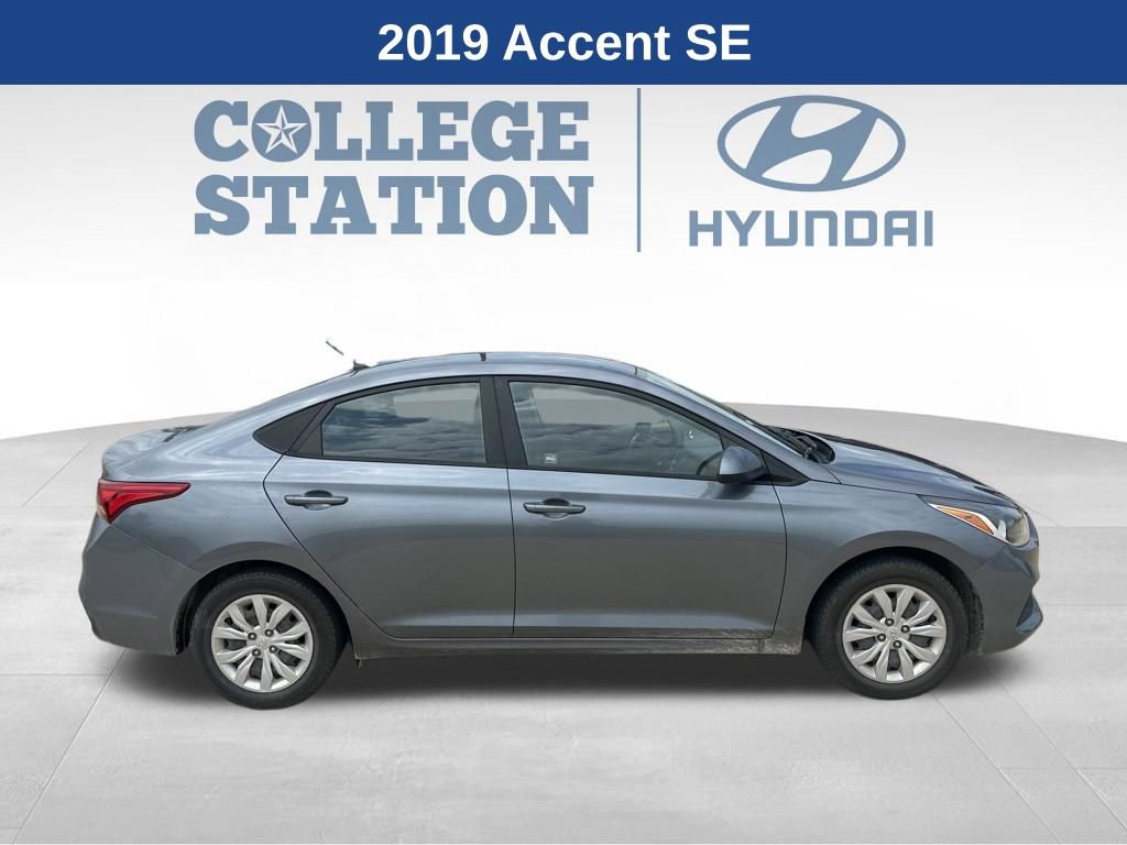 Used 2019 Hyundai Accent SE image 2